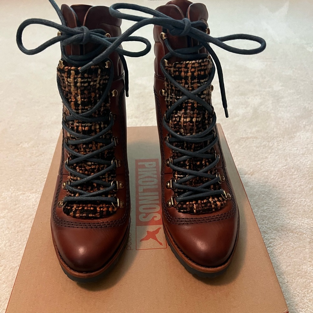 PIKOLINOS Women's Brown and Black Lace-Up Boots